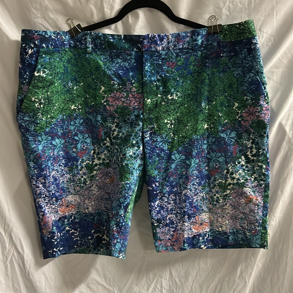 Coldwater Creek Womens Shorts Size 20 Natural Fit Multicolor Floral with Pockets